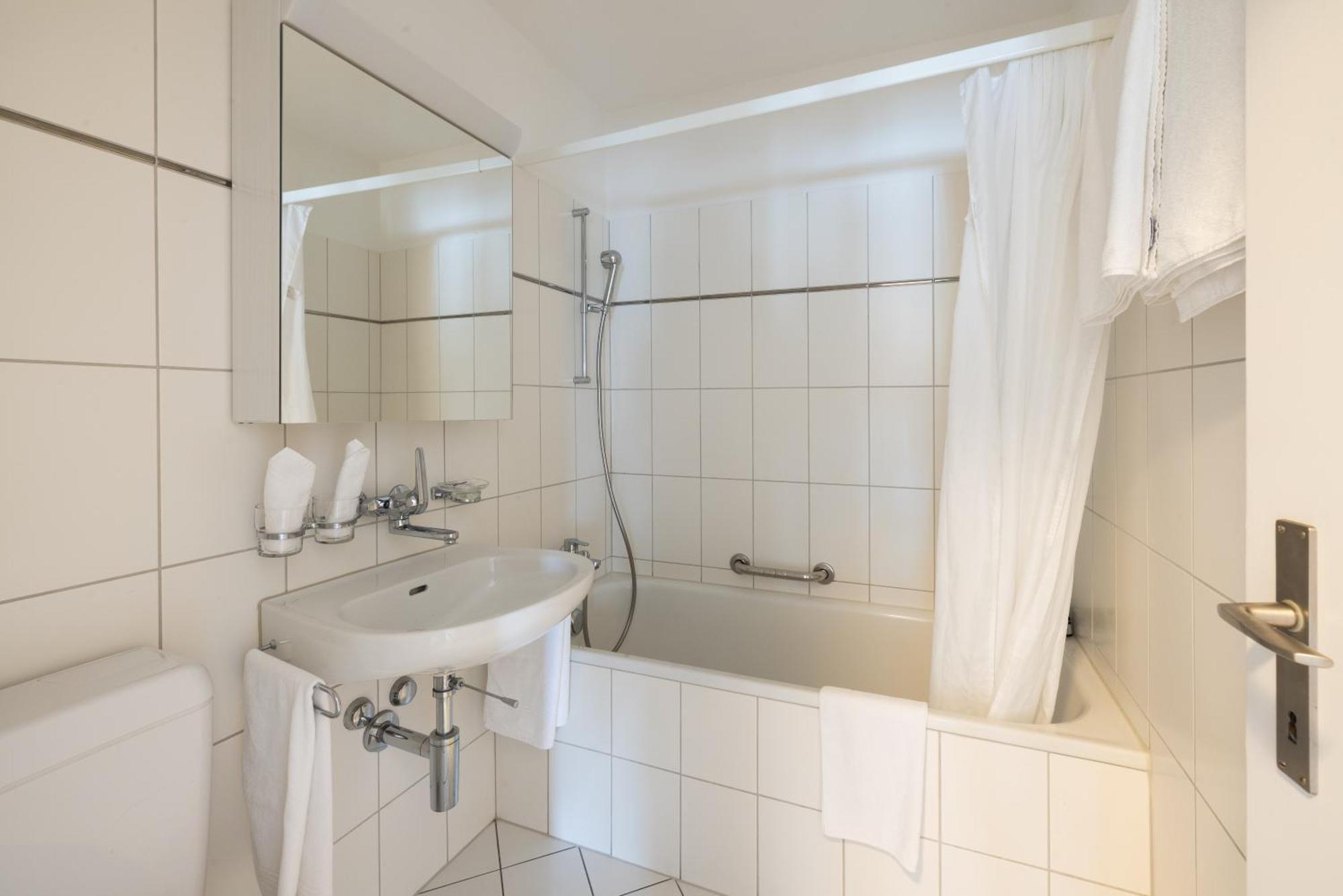 Ema House Serviced Apartments Aussersihl Zurich Luaran gambar